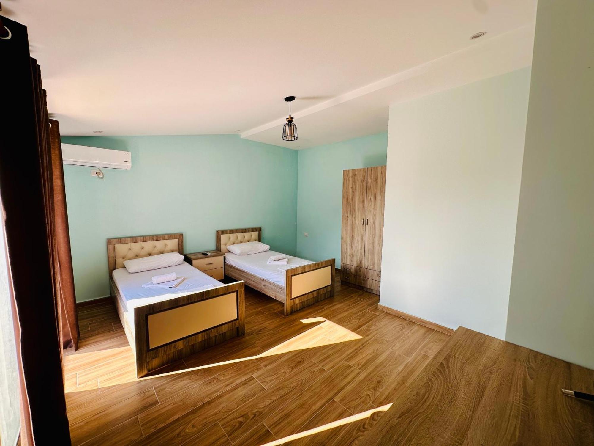 Jico Travel - Astera Apartments فلورا الغرفة الصورة